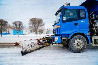 В области Абай очищают дороги от снега
