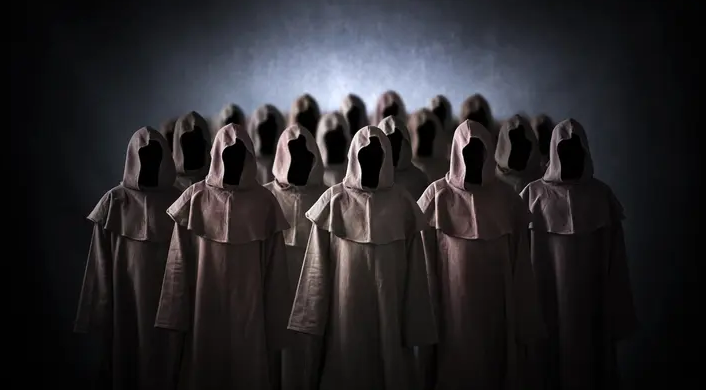 Опасные секты: как распознать мошенников из псевдорелигиозных организаций