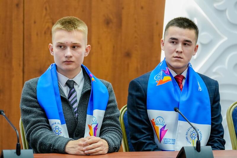 Создание безопасных пространств и развитие инфраструктуры для подростков обсудили депутаты маслихата со школьными активистами в Астане