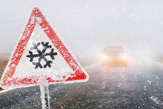 Рекомендации спасателей: действия населения при снежных заносах на автодорогах