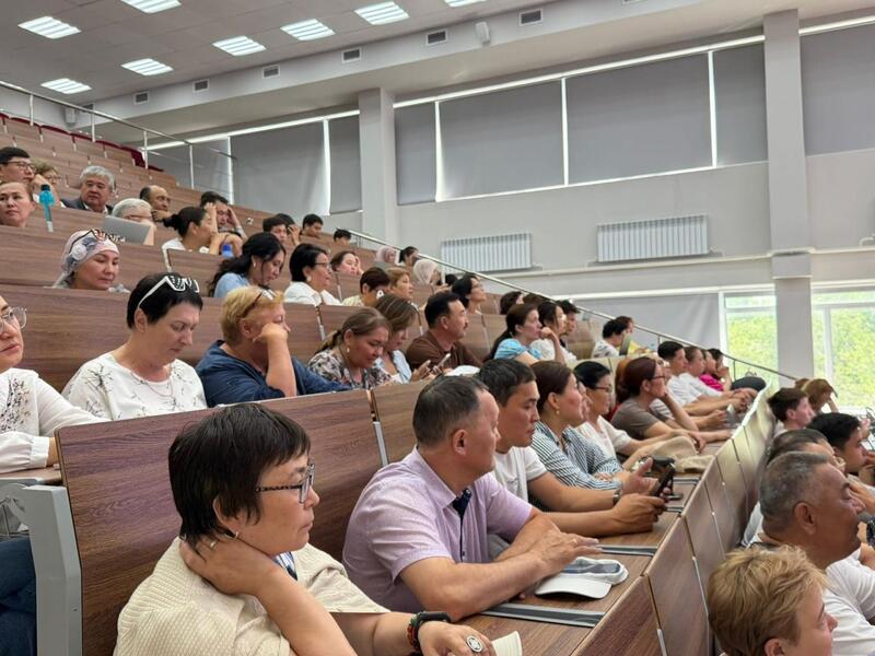 В столичном вузе прошло собрание, посвященное разъяснению роли Конституции в жизни общества