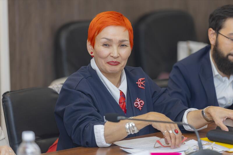 Биржевая торговля и маркировка лекарств в центре обсуждения