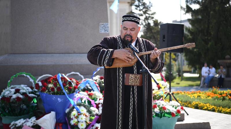 В Уральске почтили память Абая Кунанбайулы к 180-летию со дня его рождения