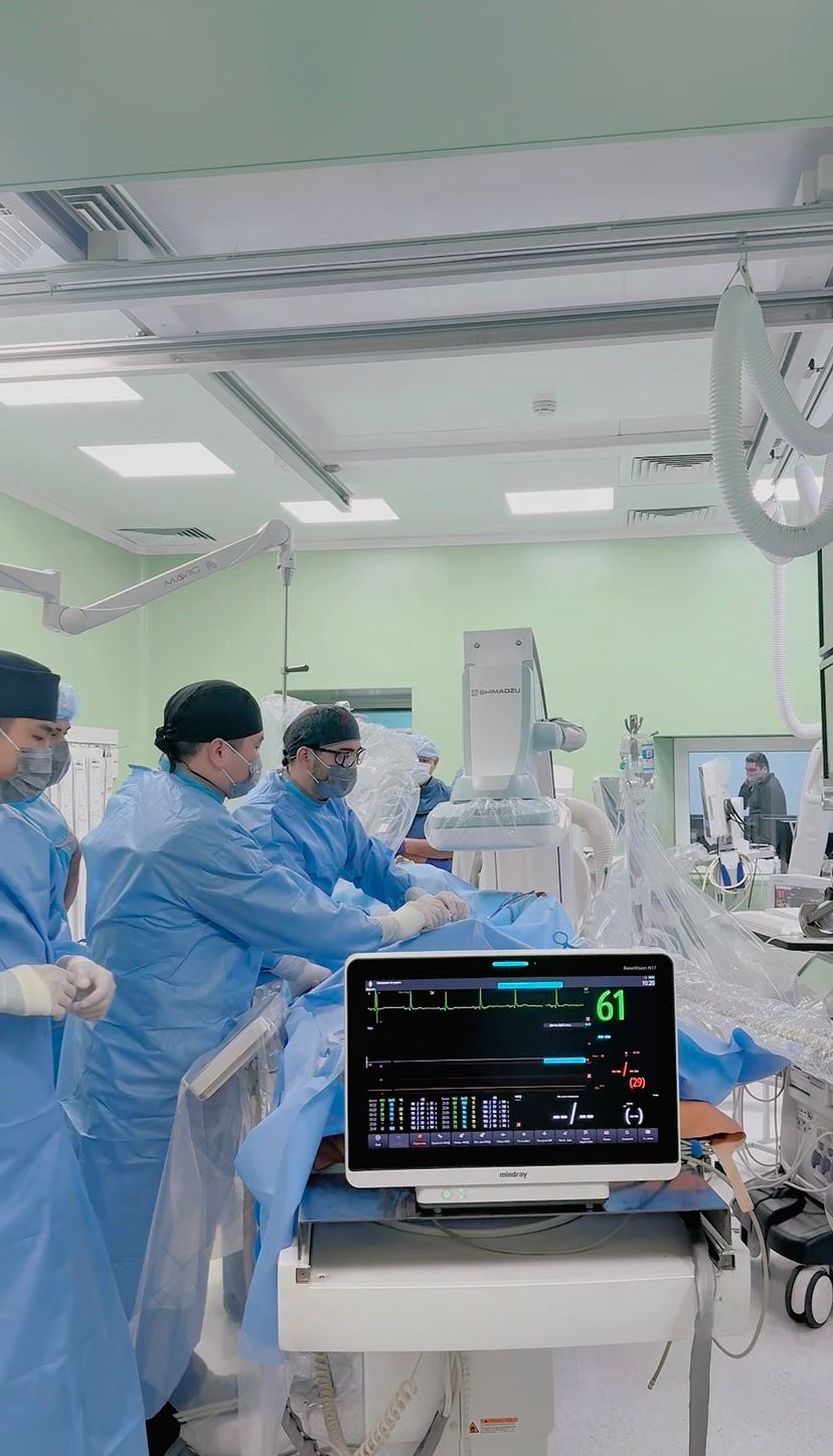 Высокие технологии в кардиологии: в Алматы пожилым пациентам заменили клапан сердца