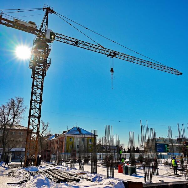 Аким области Асаин Байханов в рамках рабочей поездки посетил ряд инвестиционных объектов региона, ознакомился с ходом строительства гостиницы «Novotel», а также побывал на предприятиях центральной промышленной зоны областного центра