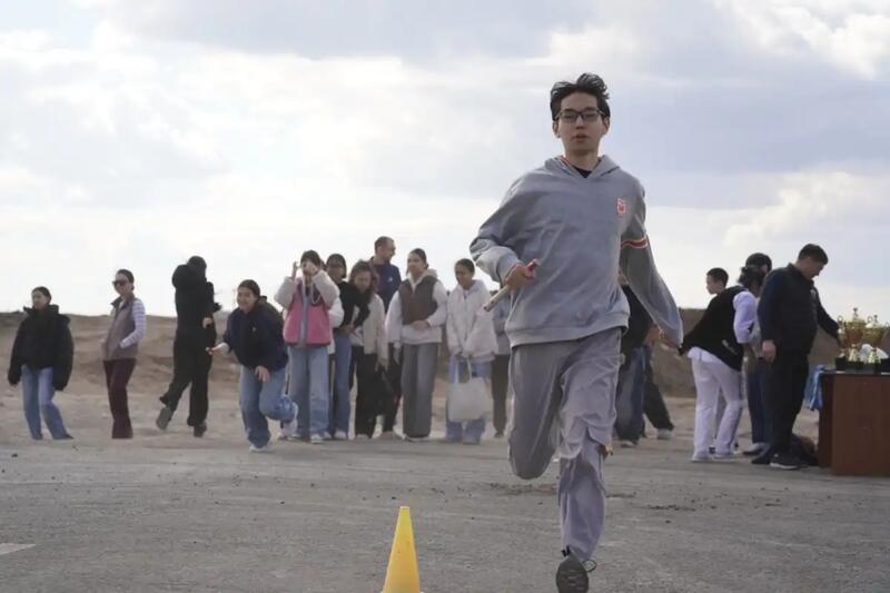 «Таза Қазақстан»: столичные школьники в рамках акции разделились на три команды и определили сильнейшего