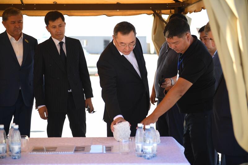 Аким Алматинской области посетил предприятия Уйгурского района