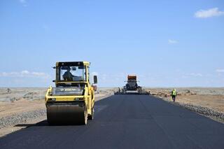 Депутаты Парламента ознакомились с ходом реконструкции дорог до побережья озера Балхаш.