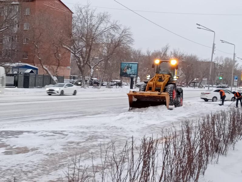 Около трех тысяч дорожных рабочих задействовано в снегоуборочных работах в Астане