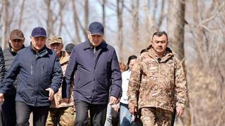 Аким ВКО проверил ход противопаводковых работ в районах региона