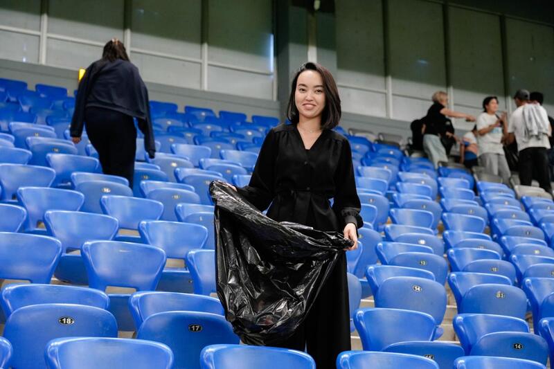 Молодёжь столицы провела необычный флешмоб ко Дню эколога