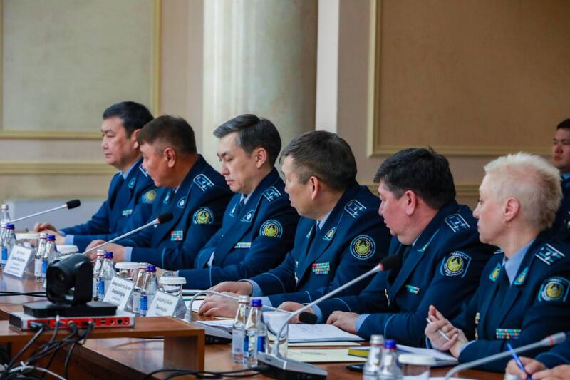 Совместная работа ради безопасности: полиция и депутаты обсудили ключевые вопросы в Астане