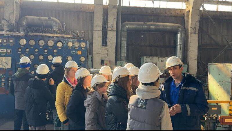 Урок мотивации на заводе: школьники Усть-Каменогорска встретились с успешными профессионалами