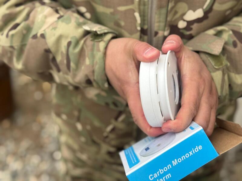 Спасатели МЧС проводят месячник пожарной безопасности в жилом секторе