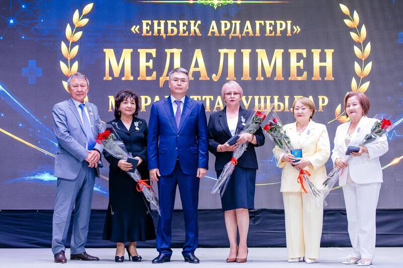 В Атырау наградили лучших медицинских работников
