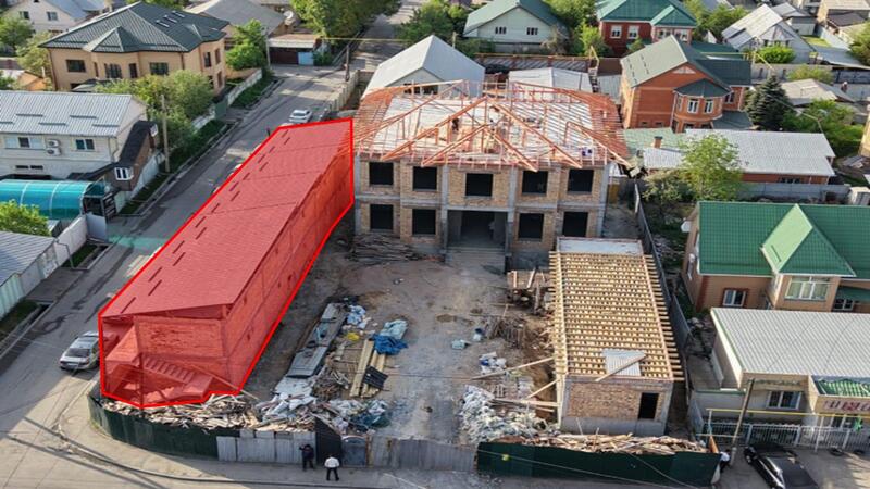 В Алматы сносят крупный незаконный объект