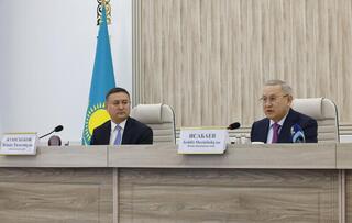 Бейбит Исабаев представил местному активу нового избранного акима Кербулакского района