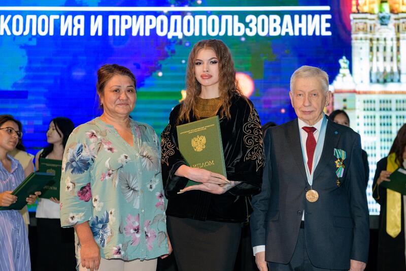 25 лет Казахстанскому филиалу МГУ: состоялась торжественная церемония вручения дипломов