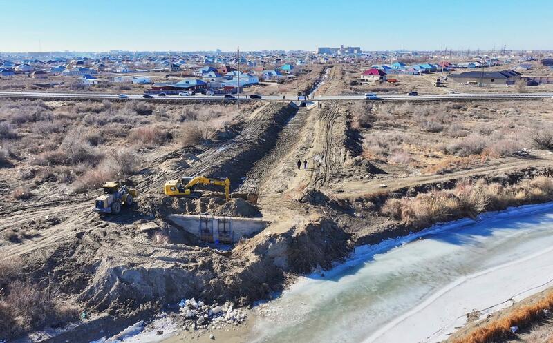 Глава региона ознакомился с ходом реконструкции канала «Кызылжарма» и улицы Сагымбаева