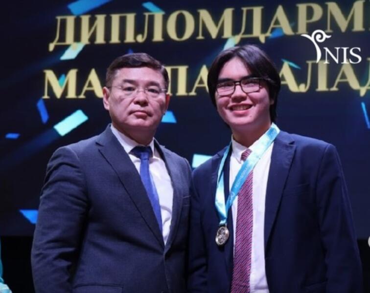 Ракетная платформа и бионический робот: карагандинцы взяли золото на национальном конкурсе