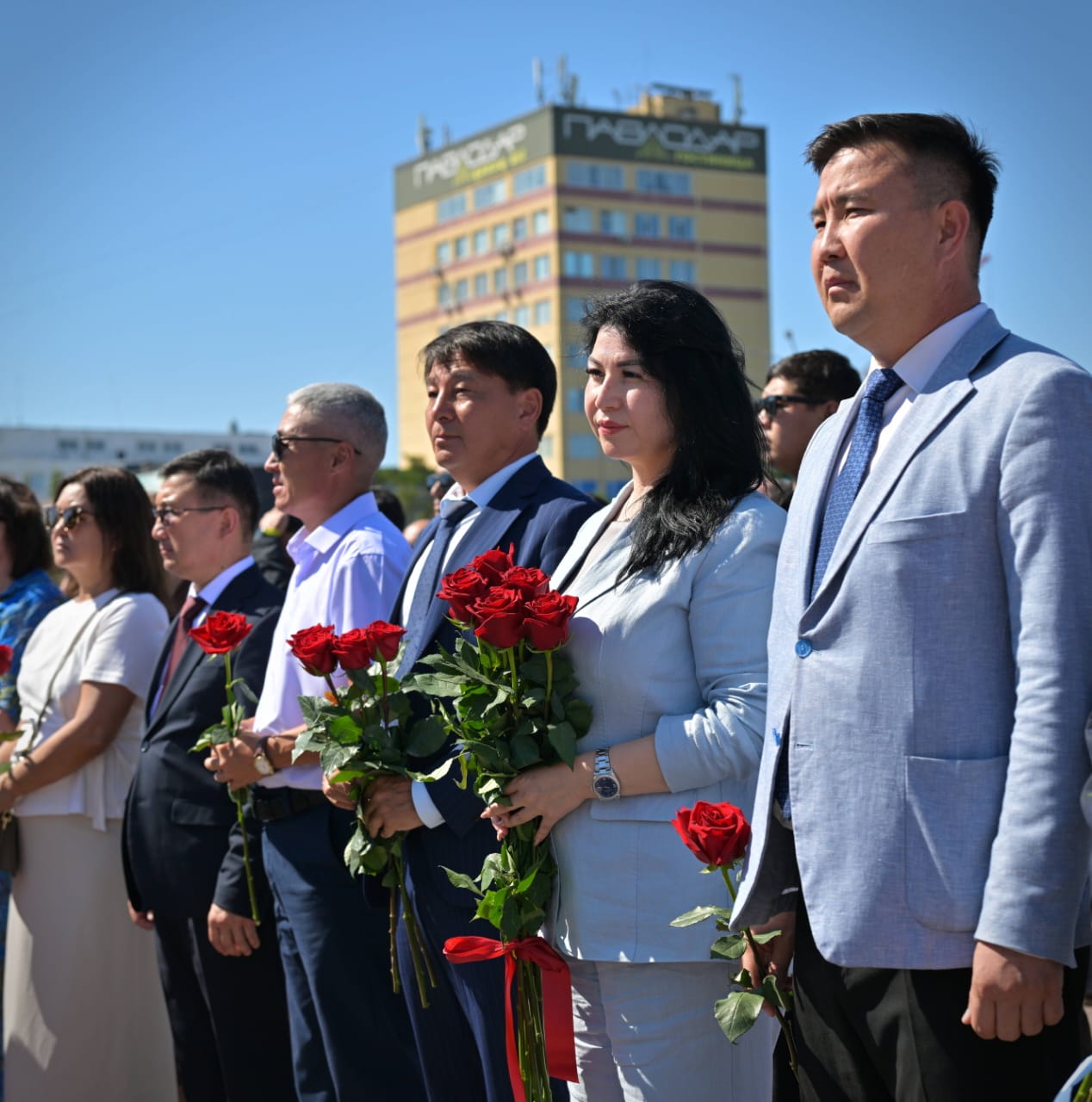 В день рождения Абая в Павлодаре возложили цветы к памятнику великому поэту
