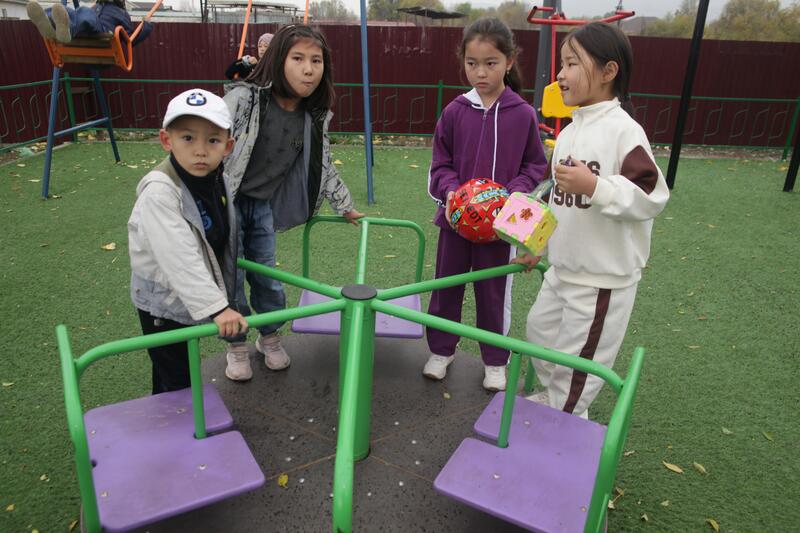 В селах Жетысу строят современные детские спортплощадки