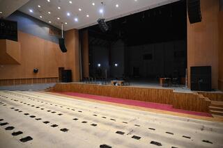 Дархан Сатыбалды проверил реконструкцию Театра «Алатау» и посетил библиотеку Alatau Creative Hub