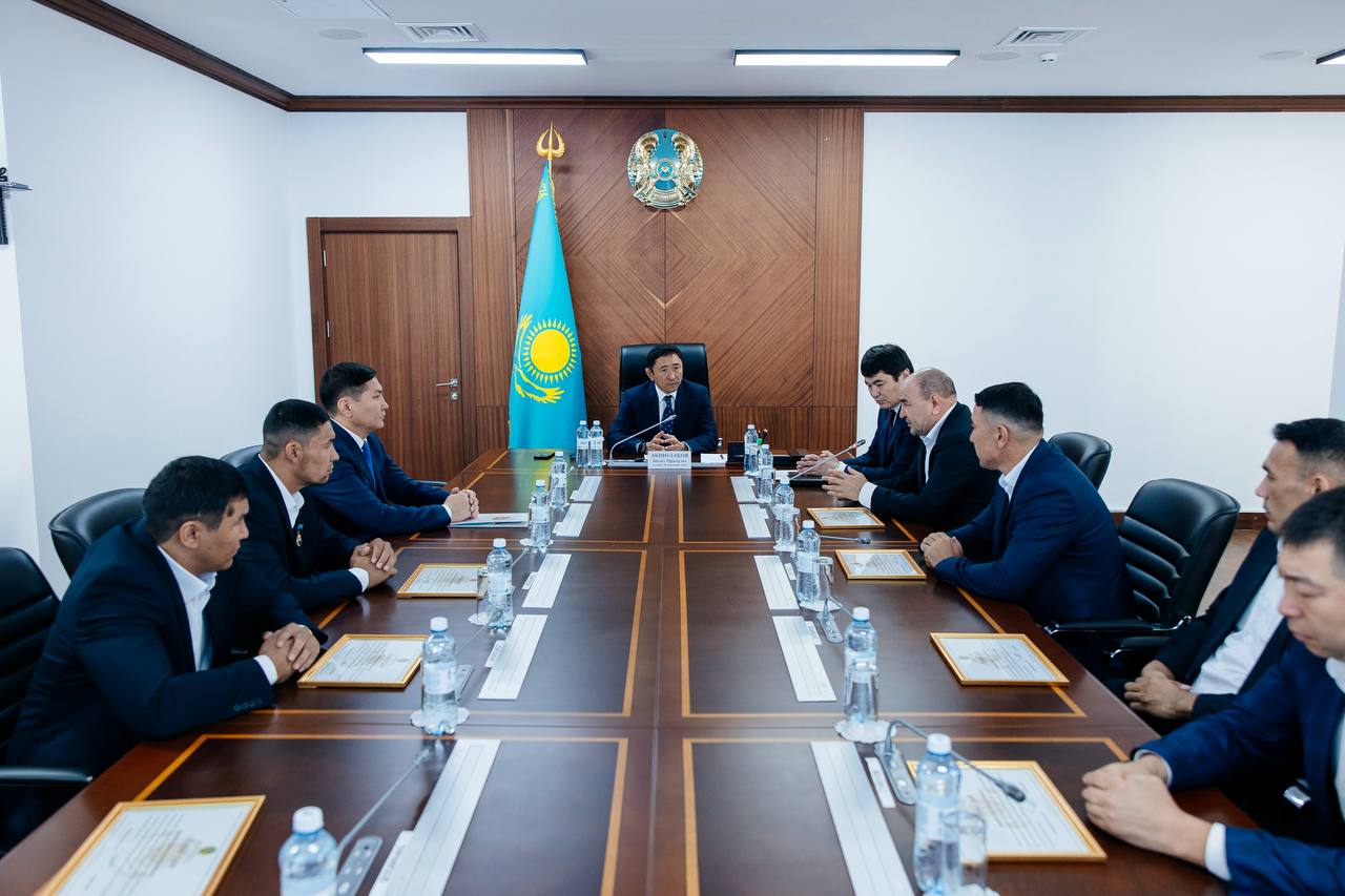 Болат Акчулаков отметил достижения параволейболистов сборной Казахстана