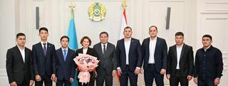 В акимате Алматы призерам Сурдлимпиады вручили сертификаты на жилье