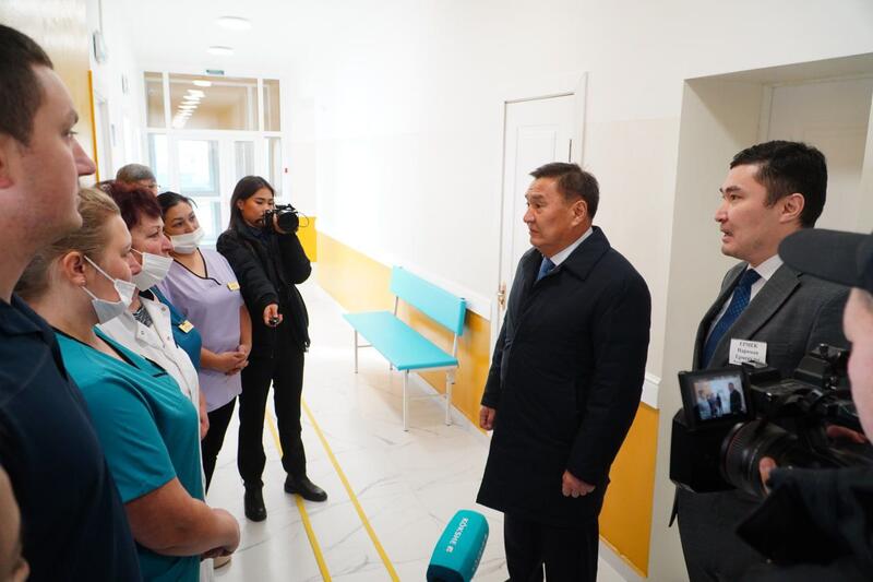 Аким области ознакомился с социальными объектами и новым производством в Аккольском районе