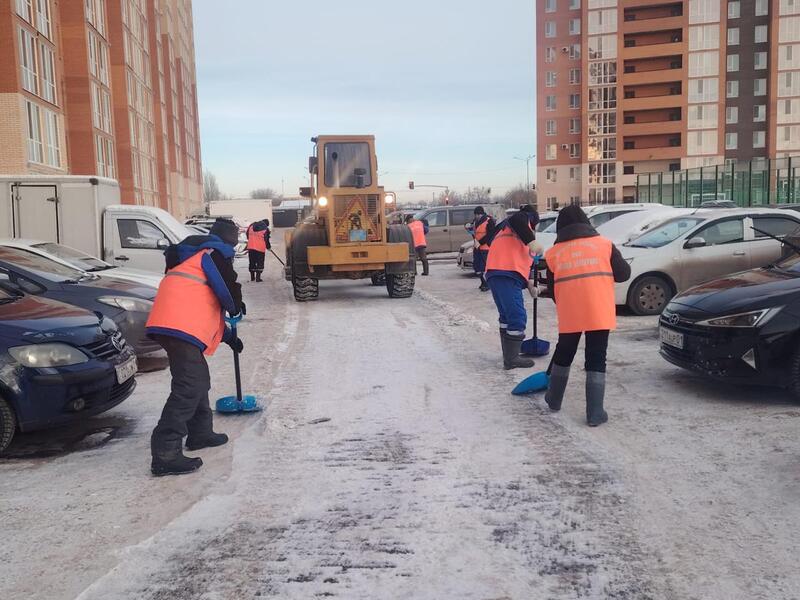 Более 3 000 дорожных рабочих задействованы в снегоуборочных работах в Астане