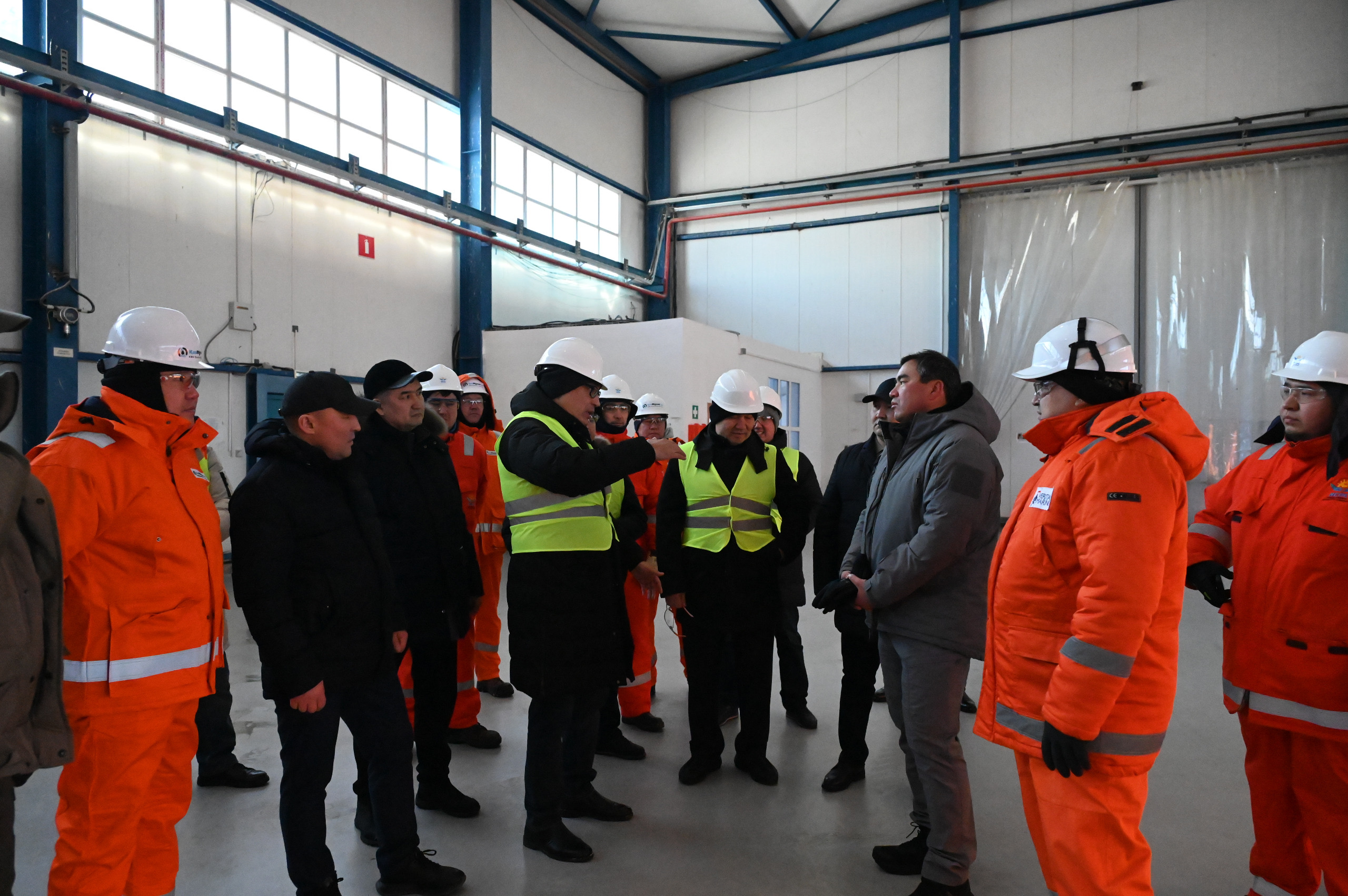 Глава МЧС посетил Северо-Каспийскую экологическую базу реагирования в Атырау