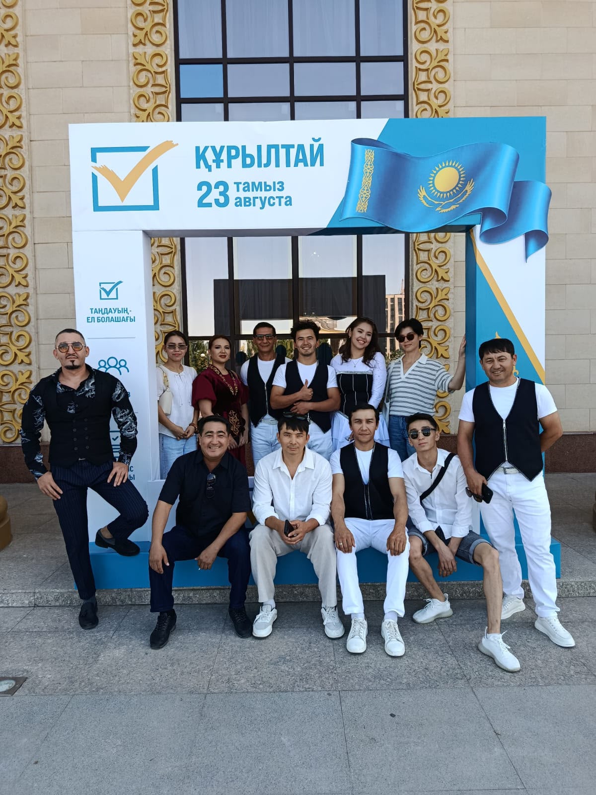 АРТИСТЫ ЦИРКА ВСТРЕТИЛИ ИЗБИРАТЕЛЕЙ