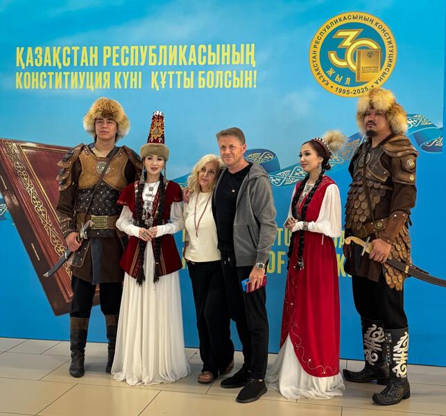 Алматы встречает туристов памятными сувенирами ко Дню Конституции