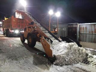 Около 500 единиц спецтехники задействуют в снегоуборке ночью в Астане