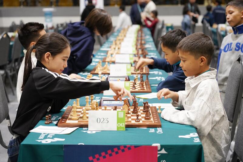 В ЧЕМПИОНАТЕ КАЗАХСТАНА ПО ШАХМАТАМ СРЕДИ ЮНИОРОВ В ТУРКЕСТАНЕ ПРИНИМАЮТ УЧАСТИЕ 1052 СПОРТСМЕНА