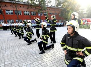 В Алматы впервые открылся класс «Юный спасатель»