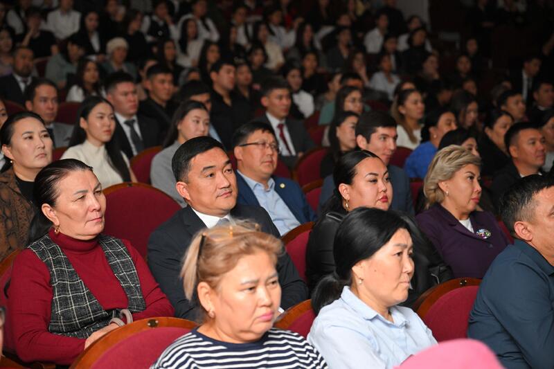 В Семее состоялась премьера спектакля «Белгісіз бағыт»