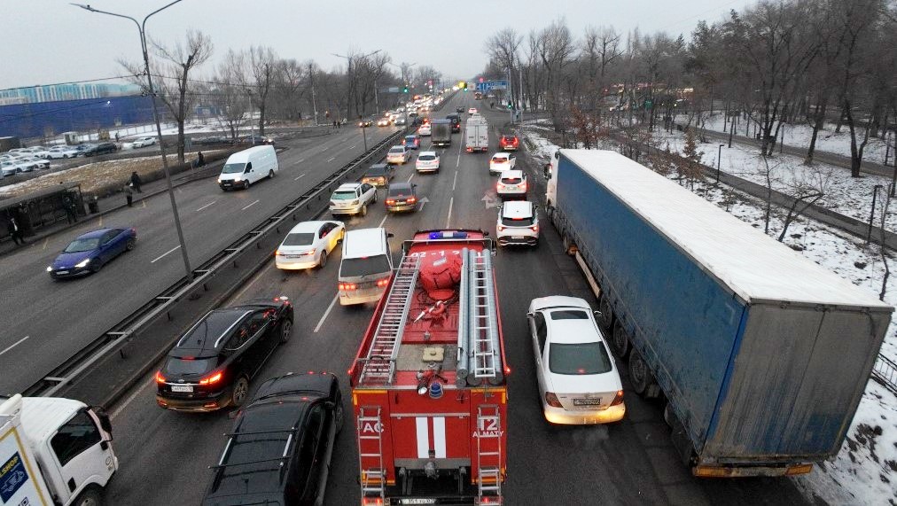 Секунды, от которых зависят жизни: МЧС Казахстана показало, как водители реагируют на спецтранспорт