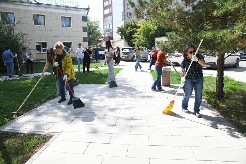 «Таза Қазақстан»: В Астане работники сферы культуры провели экологическую акцию