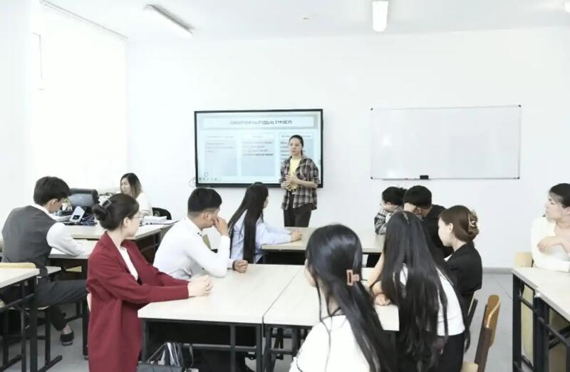 Мошенники, соцсети и цифровая гигиена: в колледже Астаны рассказали, как защитить себя в сети