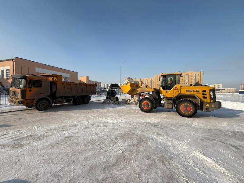Более 3 000 дорожных рабочих заняты в снегоуборочных работах в Астане