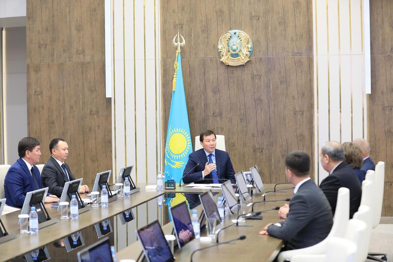 Работникам железнодорожной отрасли вручили государственные награды