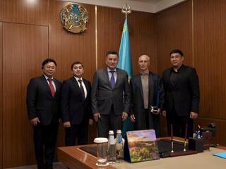 Аким ВКО поздравил легенду казахстанского футбола Вахида Масудова с днём рождения