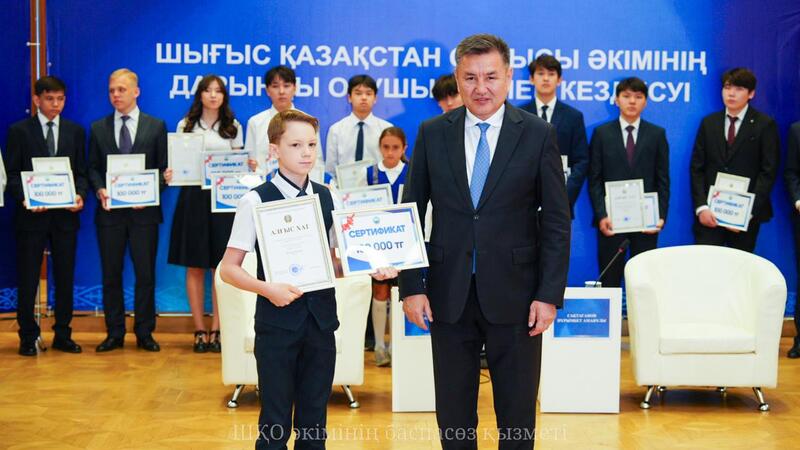 Аким ВКО встретился с одарёнными детьми