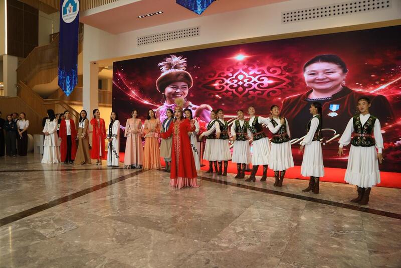 В ТУРКЕСТАН ПРИЕХАЛА ПРОСЛАВЛЕННАЯ АКТРИСА МЕРУЕРТ УТЕКЕШОВА, СЫГРАВШАЯ КЫЗ ЖИБЕК