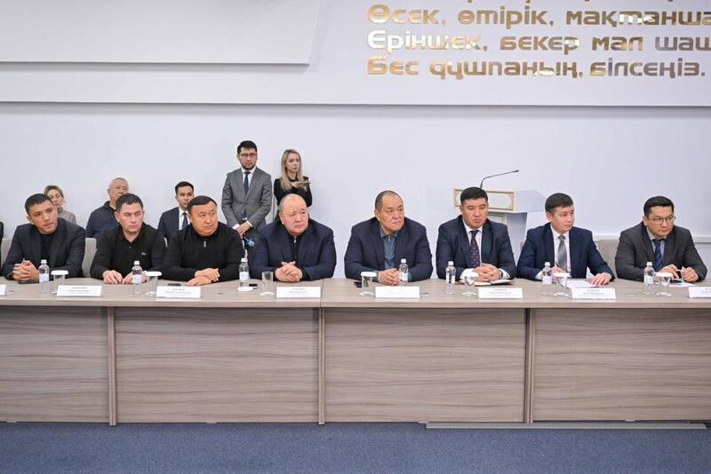 Айдарбек Сапаров обсудил с аграриями области Абай развитие АПК и меры господдержки