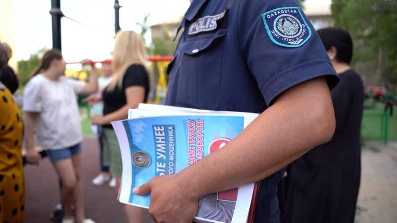 Полицейские продолжают выездные приемы граждан в области Абай