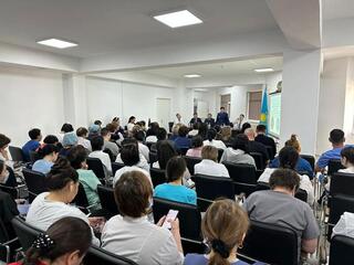 Наркотики, короткая «карьера закладчиков» и безопасность врачей: разъяснительную встречу провели для столичных медиков