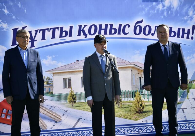 В ЖАНГАЛИНСКОМ РАЙОНЕ 14 СЕМЕЙ ПОЛУЧИЛИ НОВОЕ ЖИЛЬЁ